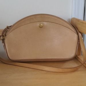 Madewell Dakota half moon crescent bag camel color